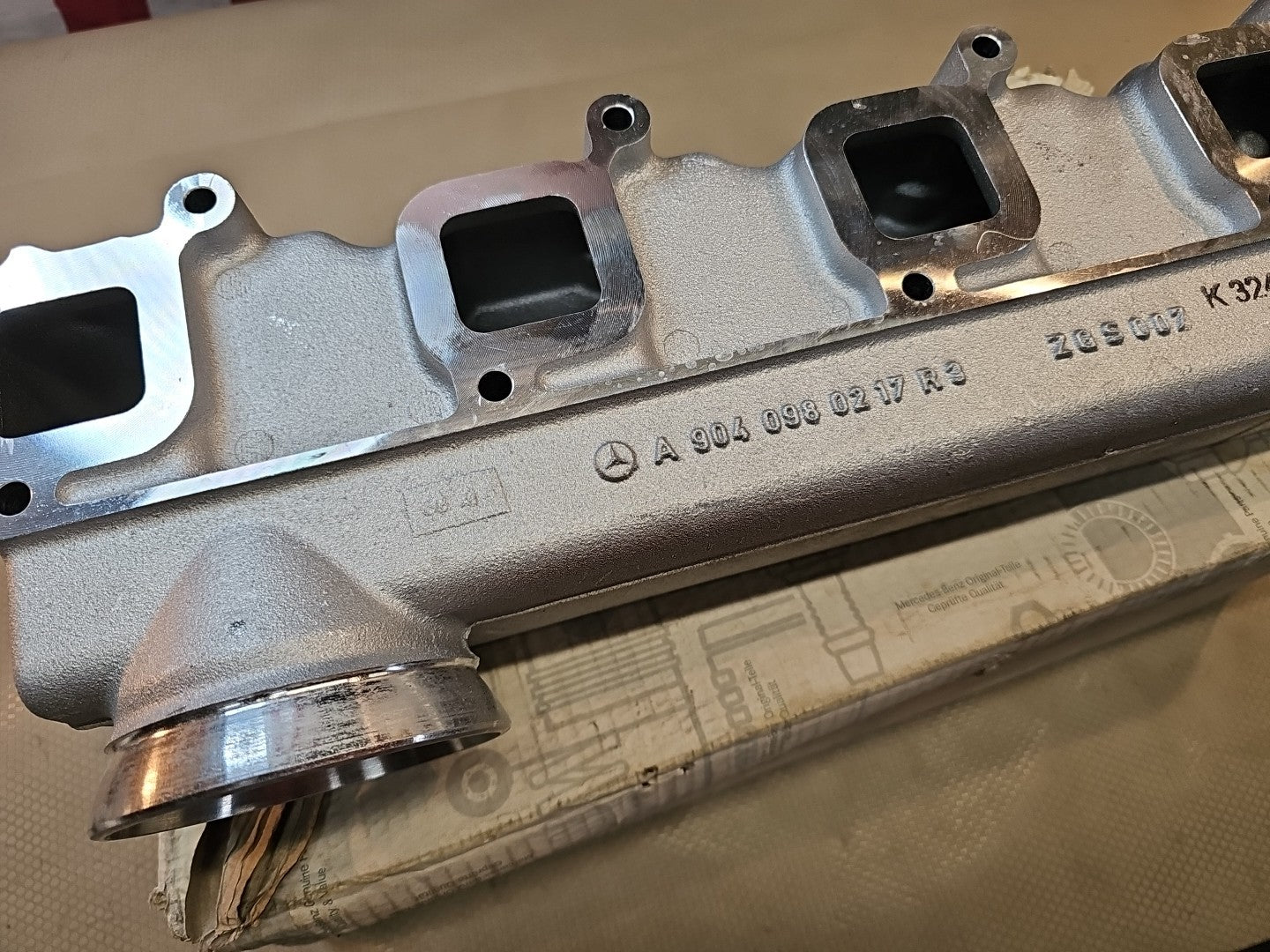 Meracdes Intake Manifold OM904 MERCEDES 01.51 Genuine OEM 9040080717