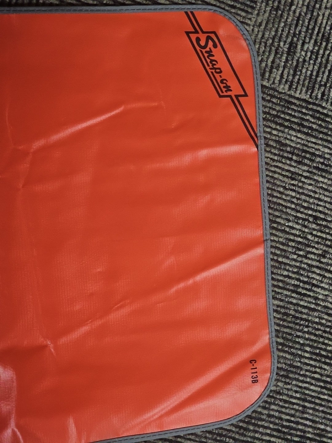 SNAP ON C113B RED KIT BAG POUCH ROLL 11 POCKETS- HAS 2" SLICE AT CREASE