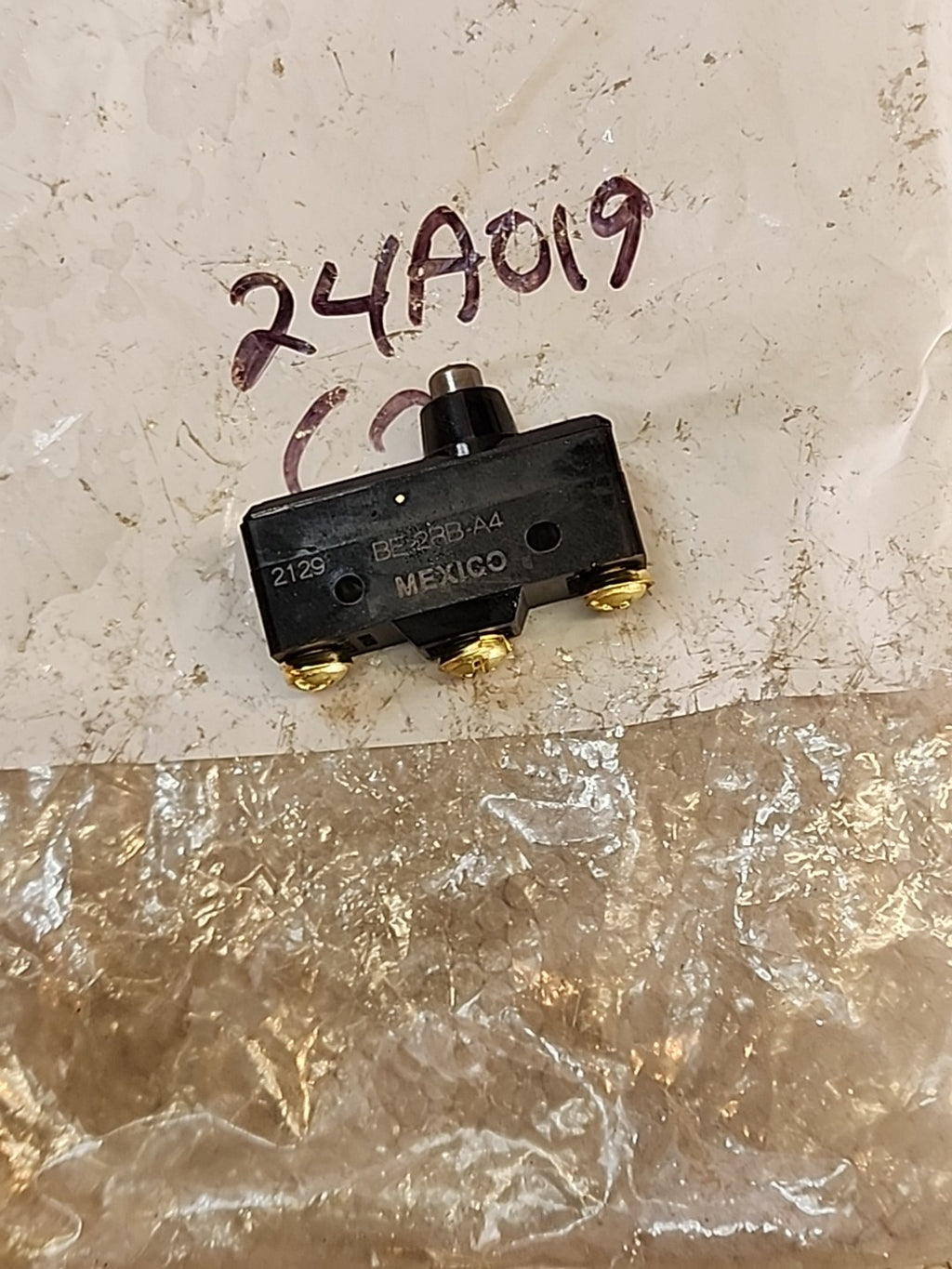 1 NEW HONEYWELL BE-2RB-A4 TOP PLUNGER LIMIT SWITCH 