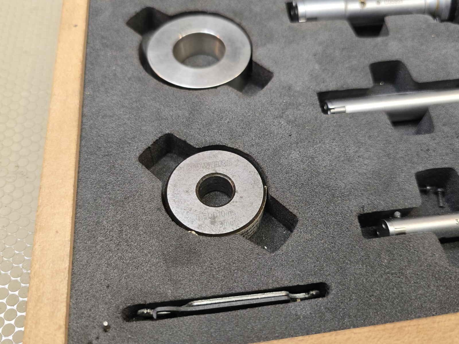 Fowler Digital Internal Micrometer .375-.750 Set Bluetooth Bore Micrometer 3pc