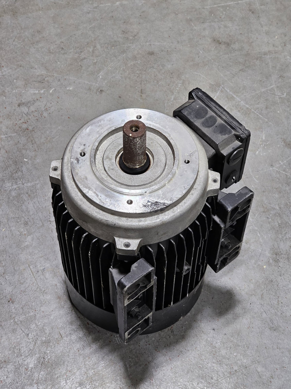 Lafert AMPH 112M BA4 3-Phase Electric Motor 4kW 5.5HP 1760RPM 230/460V 112M NEW