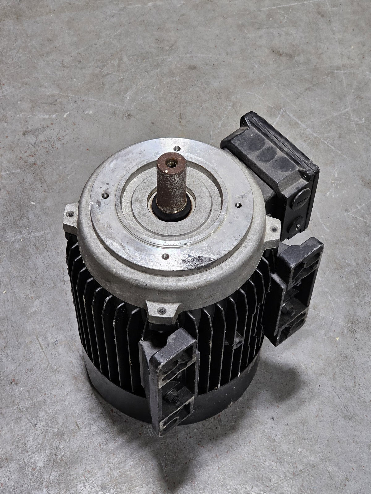 Lafert AMPH 112M BA4 3-Phase Electric Motor 4kW 5.5HP 1760RPM 230/460V 112M NEW