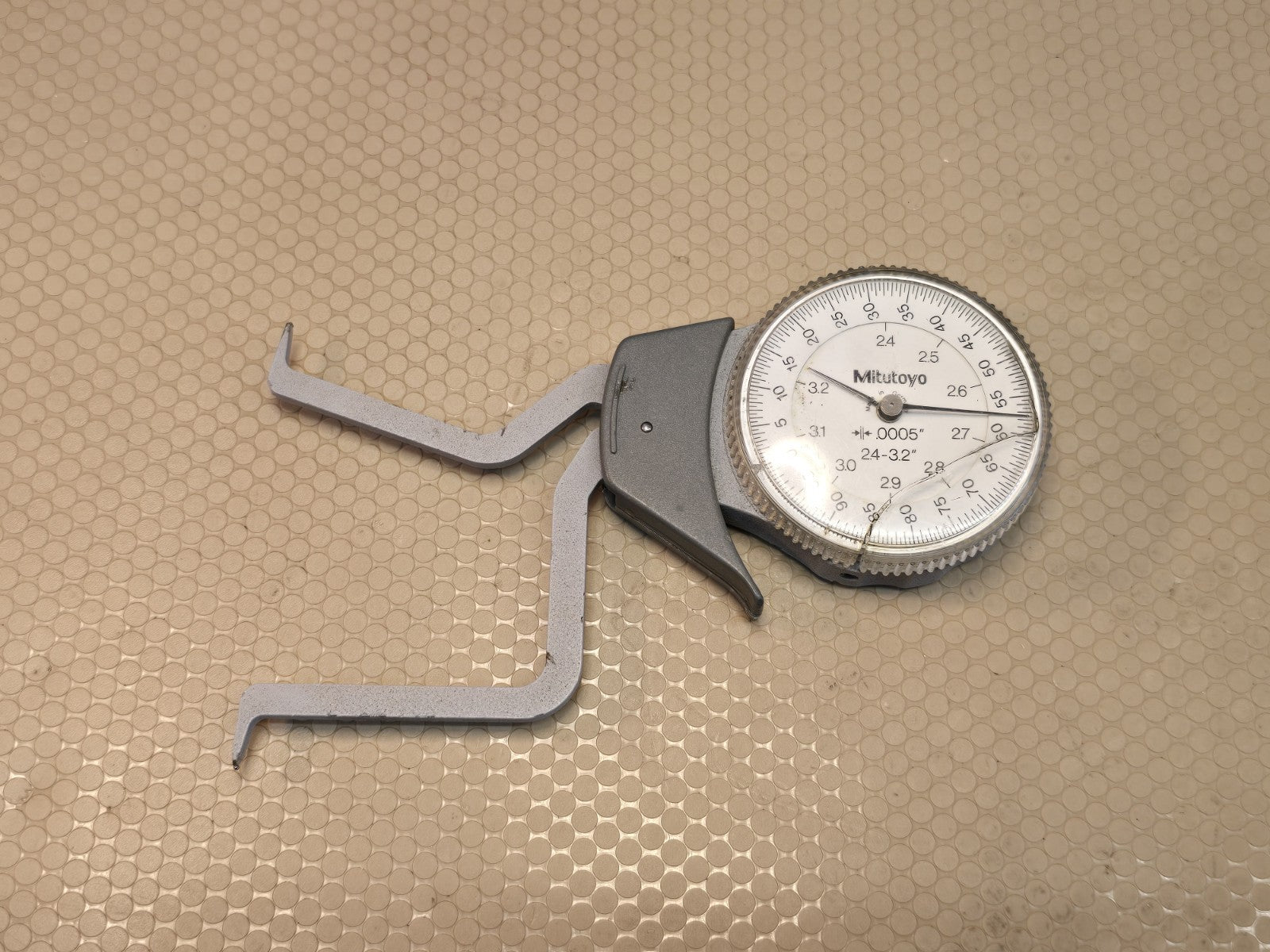 Mitutoyo 209-707 Internal Dial Caliper Gage, 2.4-3.2" Range, .0005" Graduation