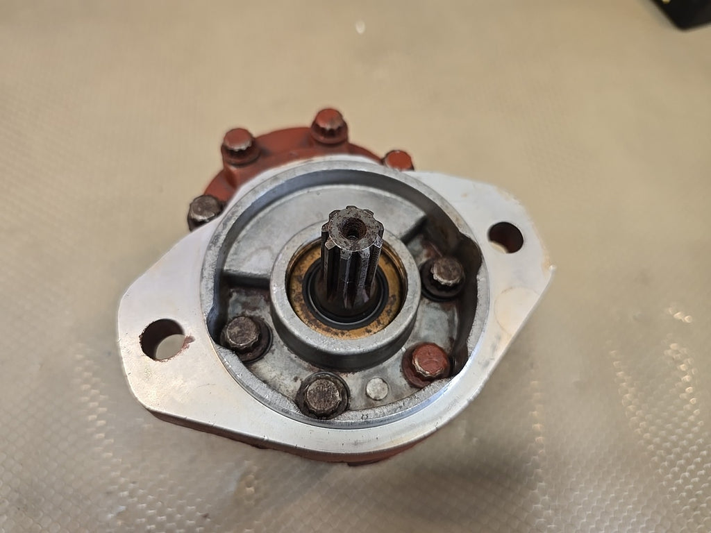 Eaton Cessna Gear Pump *Light Use*  j970217ke