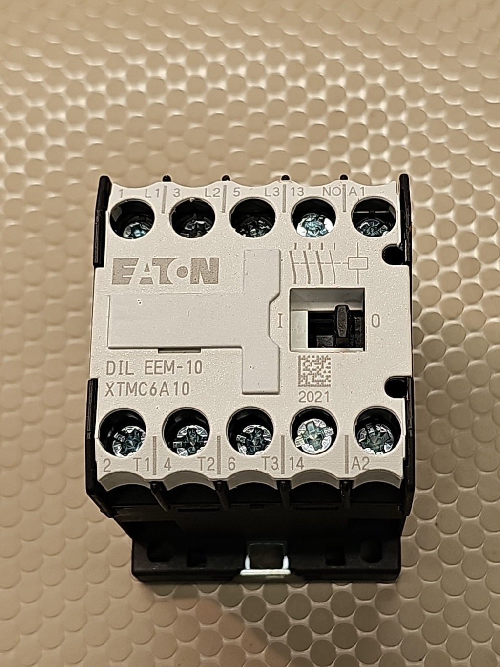  EATON Miniature Contactors DILEEM-10-G DC24V XTMC6A10