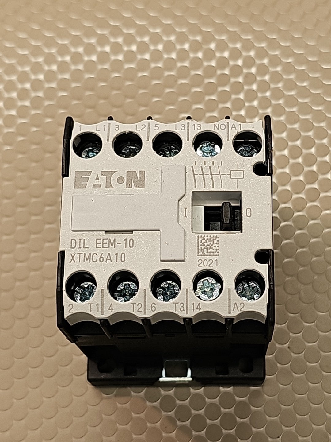  EATON Miniature Contactors DILEEM-10-G DC24V XTMC6A10