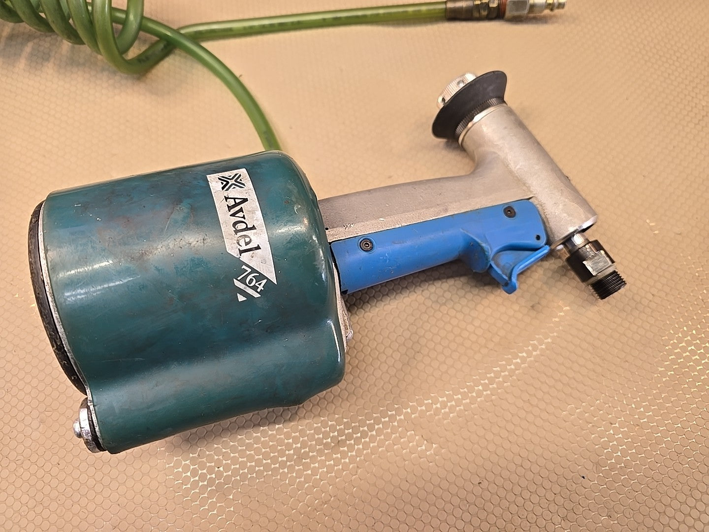 Avdel 0764 Hydro-Pneumatic Rivet Tool 70 psi 1506 lb Pulling Force