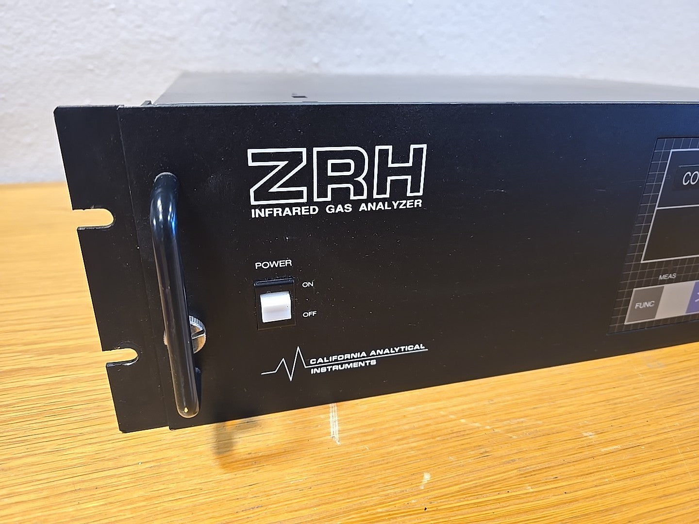 California Analytical Instruments ZRH Infrared Analyzer ZRH1BFY2-6BAY