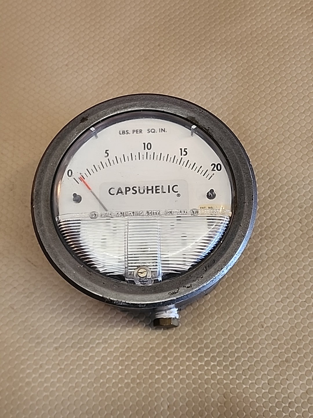  DWYER 4220B Capsuhelic Differential Pressure Gauge 