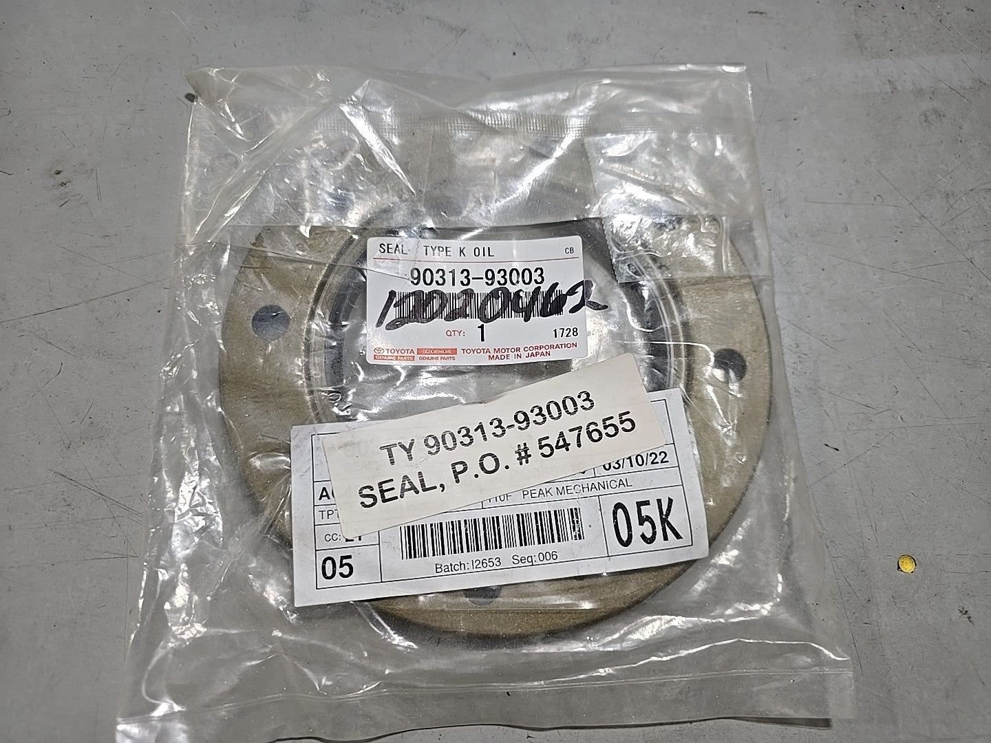 9031393003 Genuine Toyota SEAL, DUST (FOR FRONT AXLE HUB) 90313-93003
