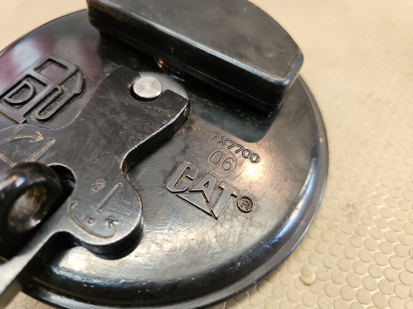 Caterpillar Cat OEM Locking Fuel Cap A 7X-7700 ~ UNUSED?