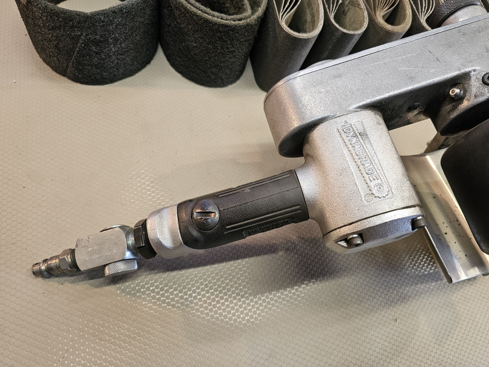 Dynabrade Dynisher 50730 Pneumatic Air Operated Finishing Tool + LOTS OF SANDPAP