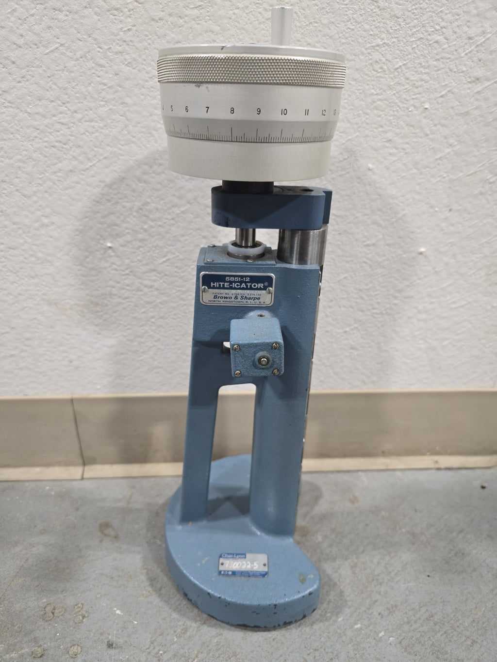 Brown & Sharpe 5851 - 12" Manual Analog Height Gauge Cadillac Type Height Gage