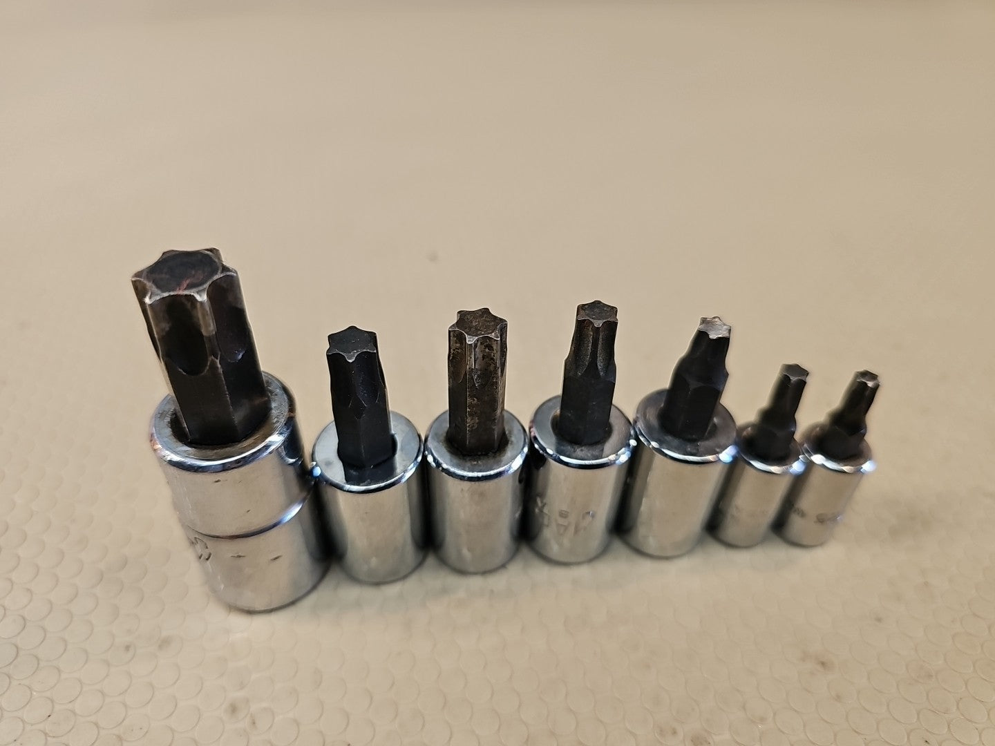 MAC TOOLS 7 PIECE MULTI DRIVE TORX BIT SOCKET DRIVER SET 3/8 DRIVE(T60 IS 1/2")