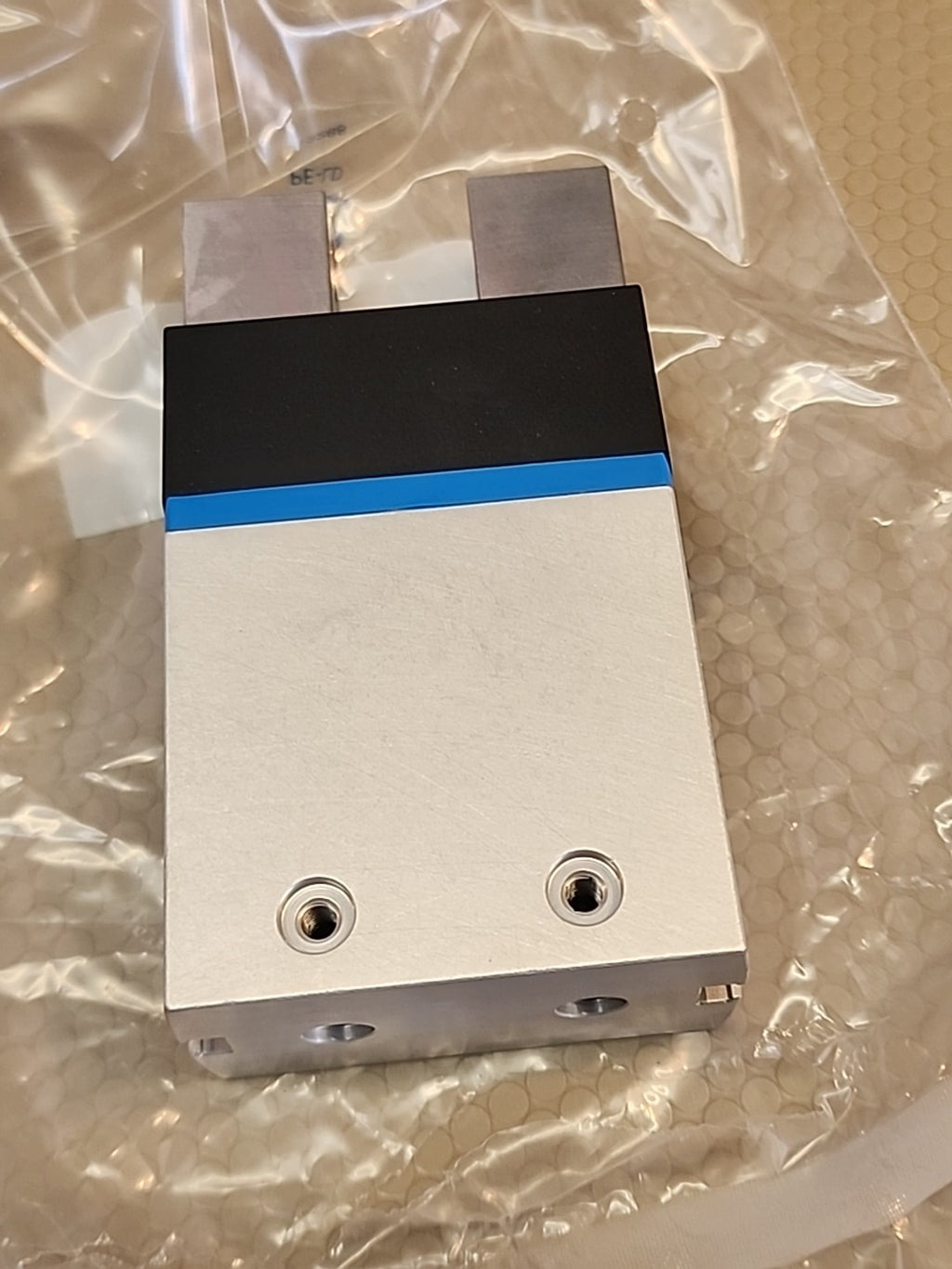 New In Box FESTO DHPS-20-A Parallel Gripper Solenoid Valve