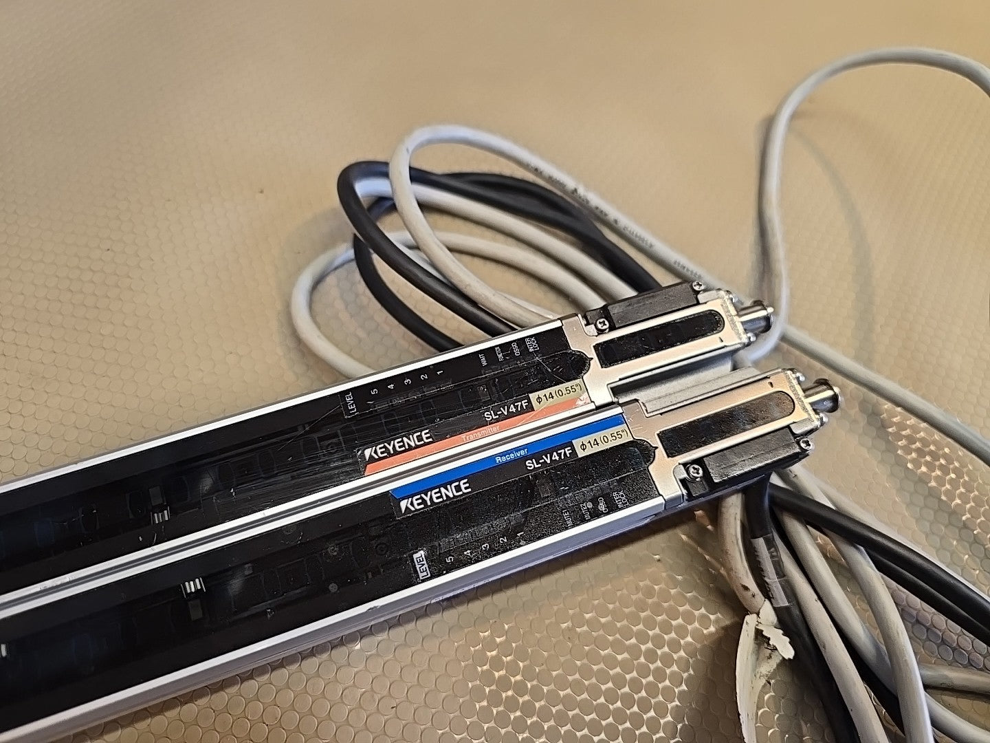 Keyence SL-V47F-T / SL-V47F-R Safety Light Curtain Transmitter & Receiver Set