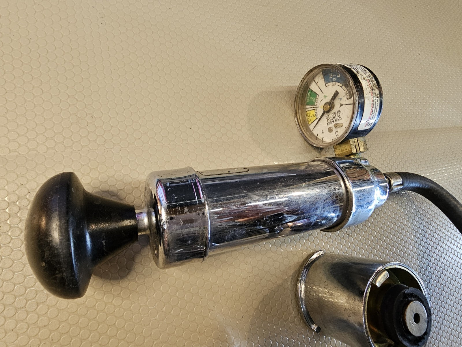 Test Cooling System at Arrow Heads Multi Colored PSI Gauge USA + Adapter 