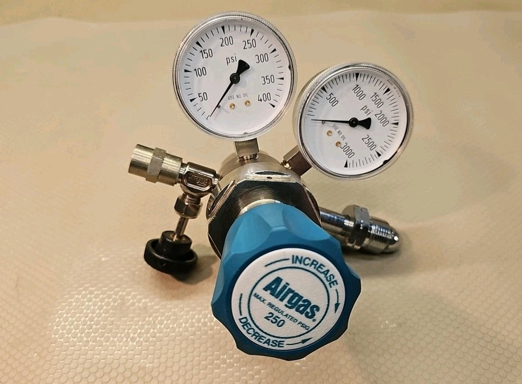 Airgas Y12-215F Brass Gas Regulator High Purity Two Stage