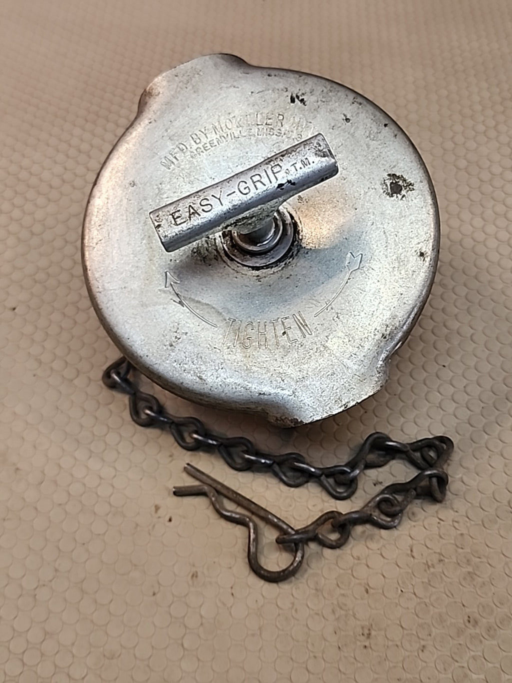 MFD BY MOELLER MFG GAS CAP USG