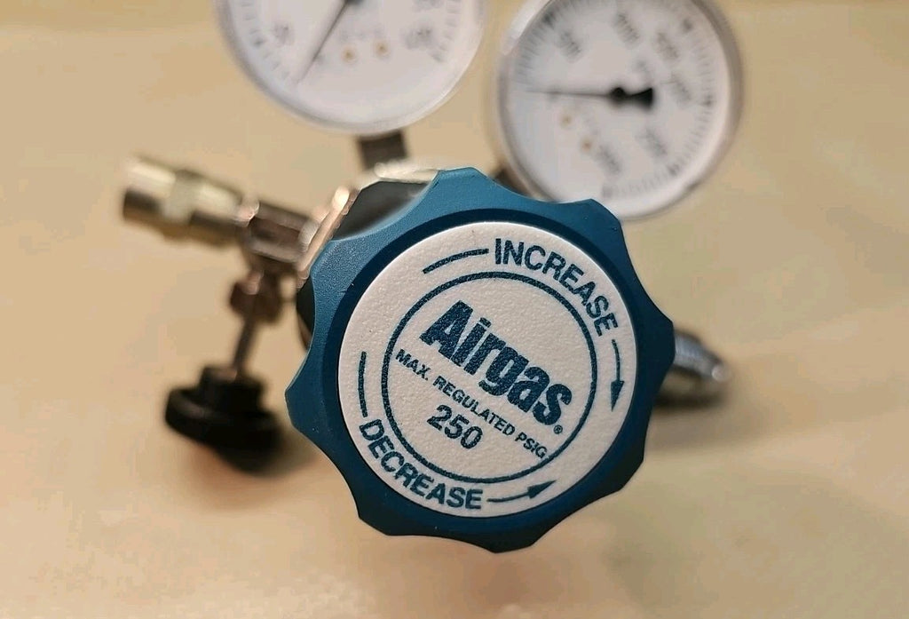 Airgas Y12-215F Brass Gas Regulator High Purity Two Stage
