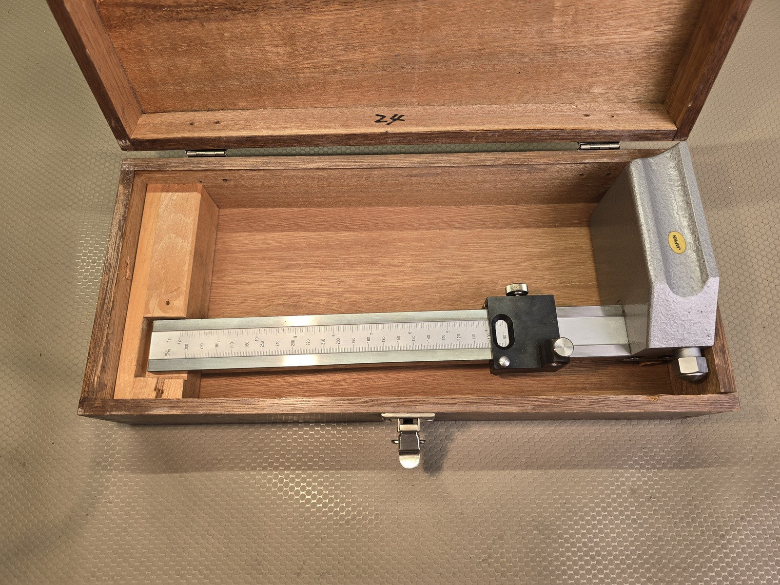 SPI 30-615 Vernier Height Gauge 0-6" 0-150mm Machinist Tool w/ Wood Case
