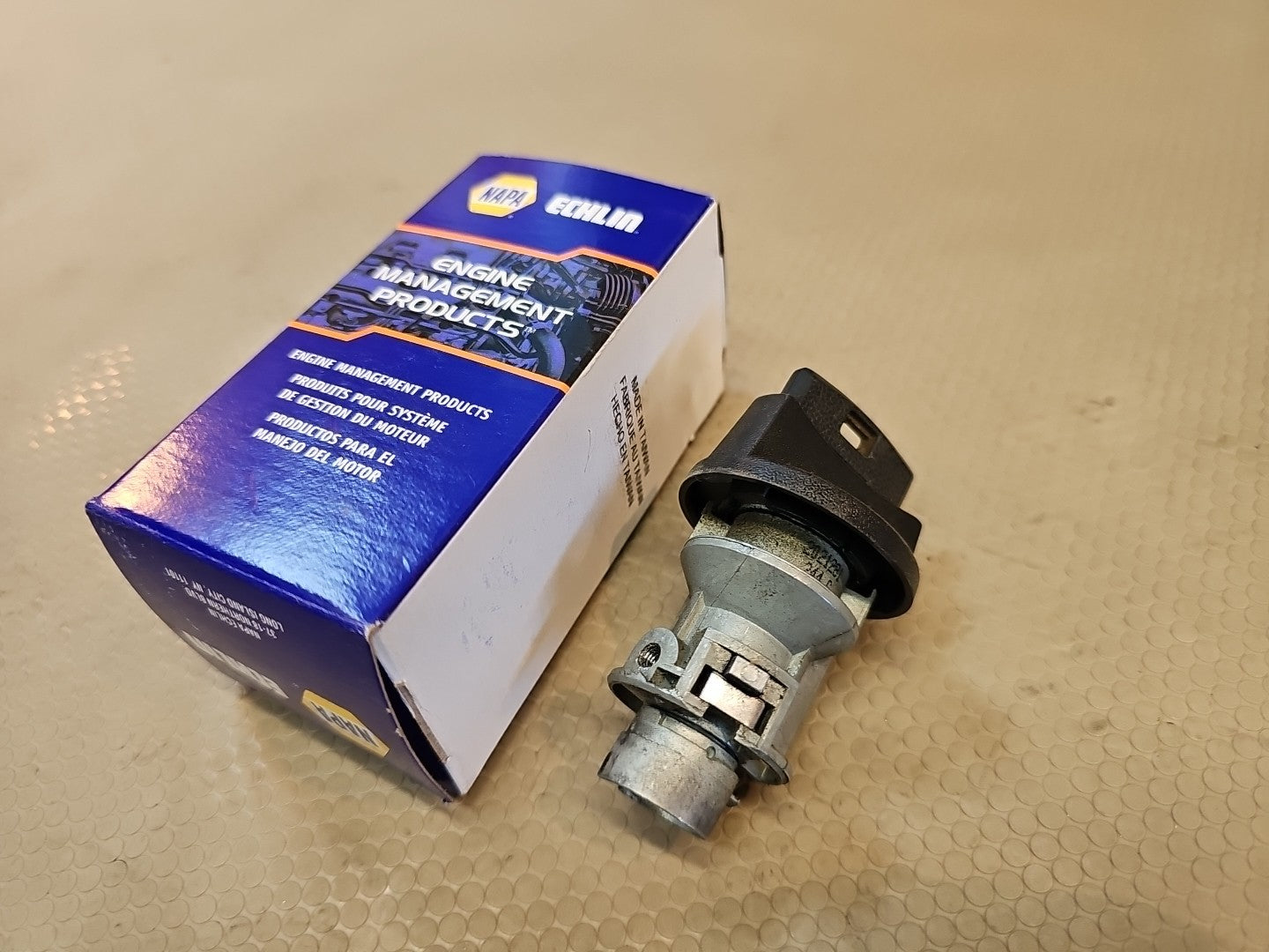 NOS Napa Echlin KS6071 Ignition Lock Cylinder w/ Keys