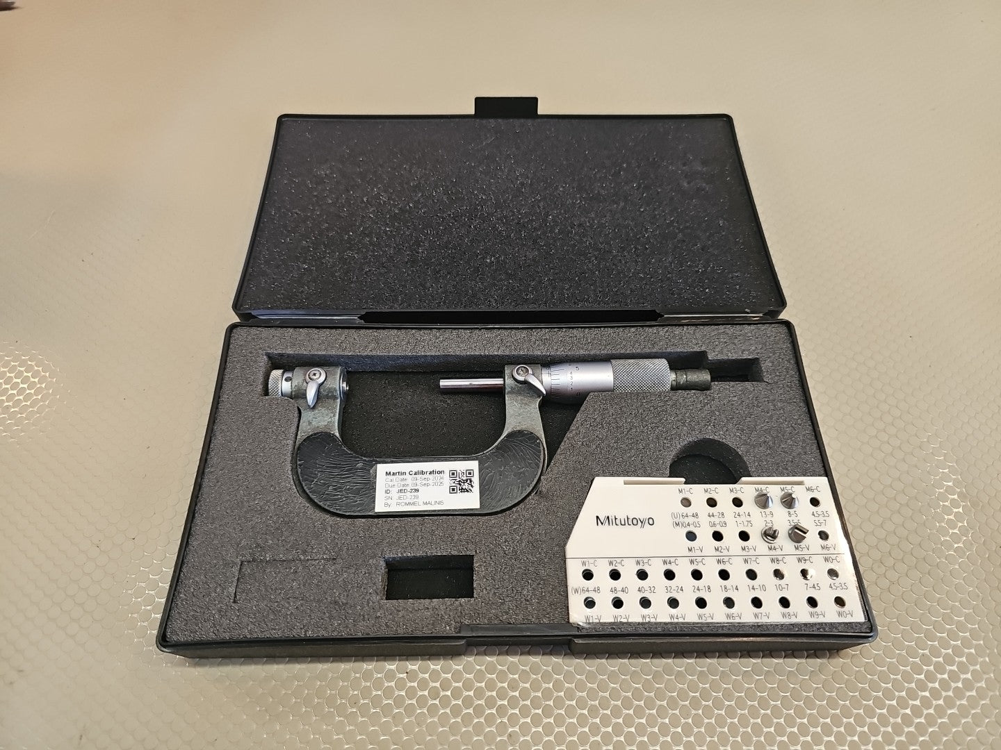 MITUTOYO THREAD MICROMETER 1"-2" MITUTOYO 126-138 W/ANVILS 