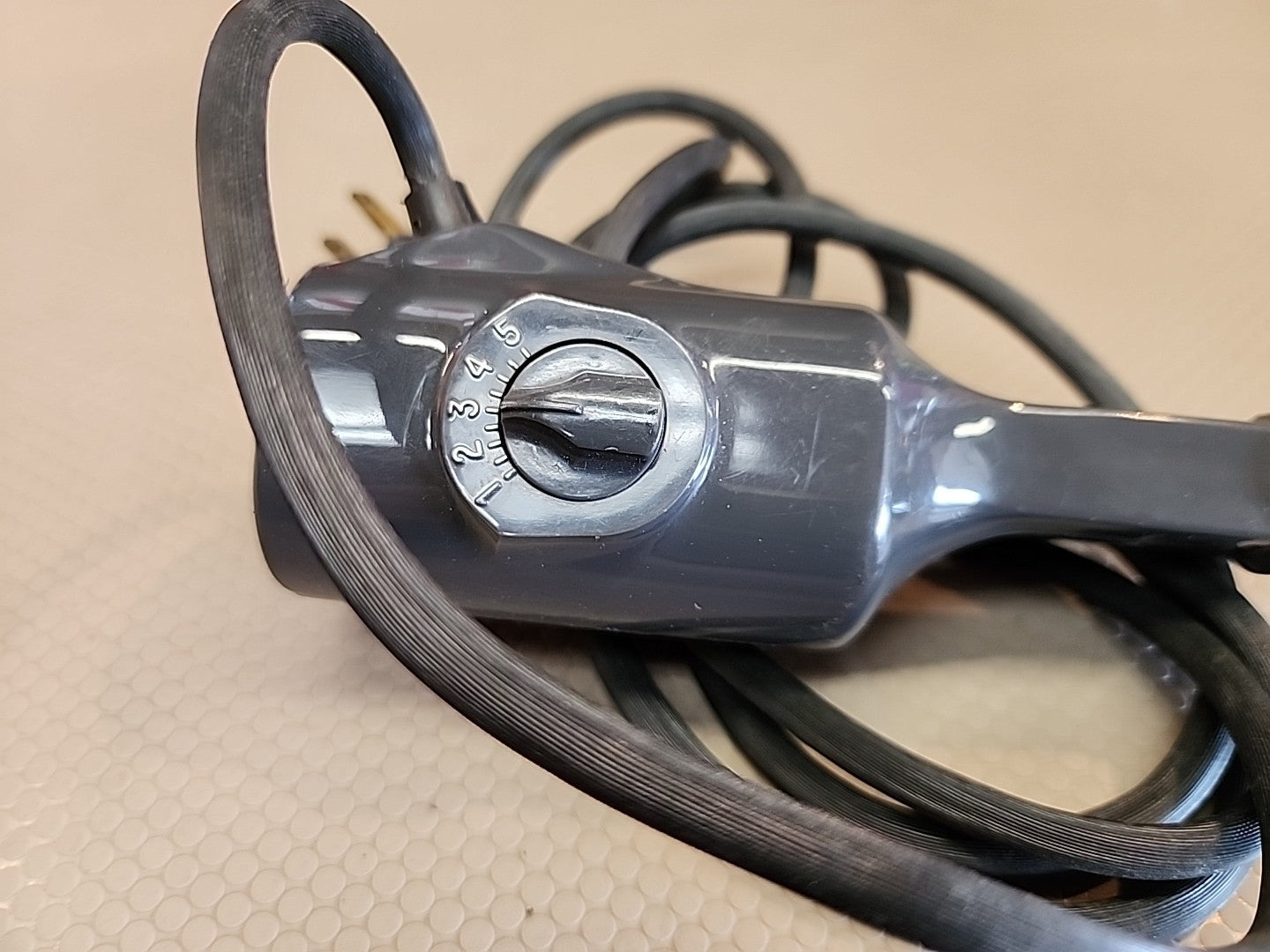 DREMEL 290 ENGRAVER WORKS GREAT, VARIABLE 5 SPEEDS, SHARP POINT.