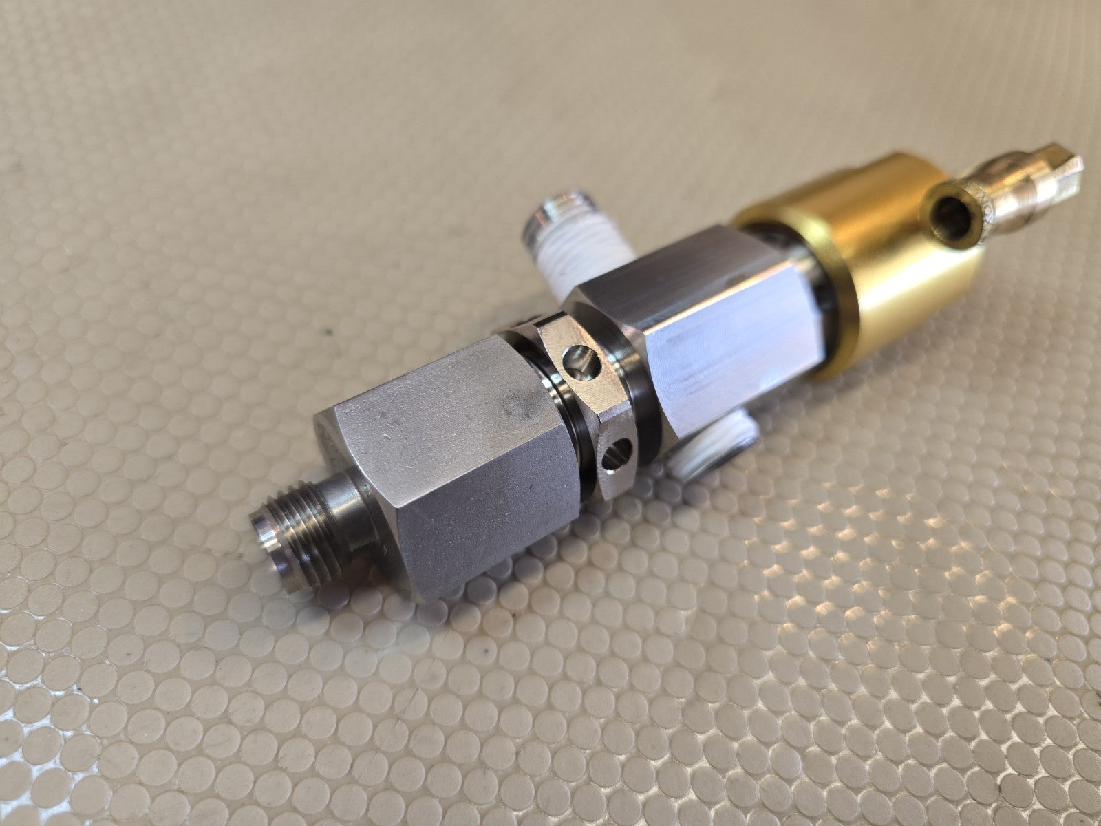 NEW RANSBURG CARLISLE Color Changing Valve CCV-403-SS / 403-SS-E
