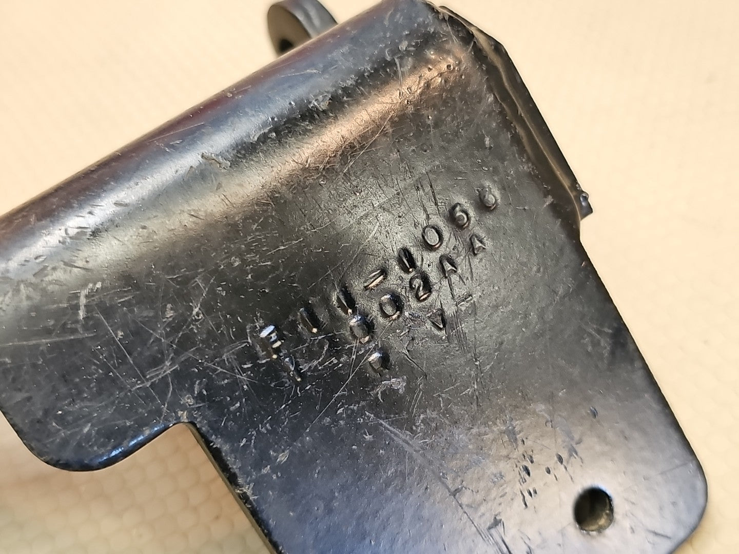 KENWORTH F11-1056 BRACKET-COMPRESSOR FREON?