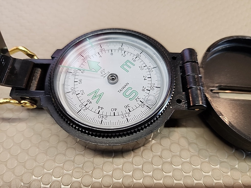 Vintage Engineer Black Lensatic Directional Compass Great Shape