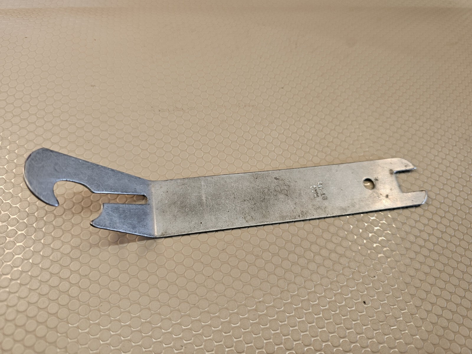 Mac Tools DT 115 Trim Removal Tool