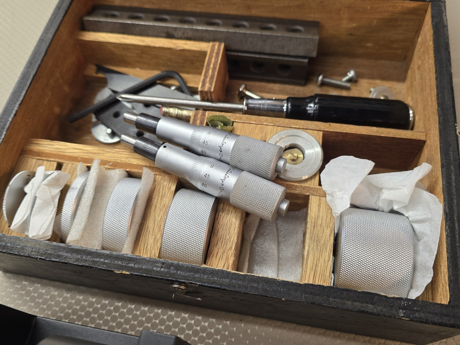 MITUTOYO 152-404 Micrometer Head 0-1 .0001 + Shimadzu Kit + 2 MITUTOYO MIC HEADS