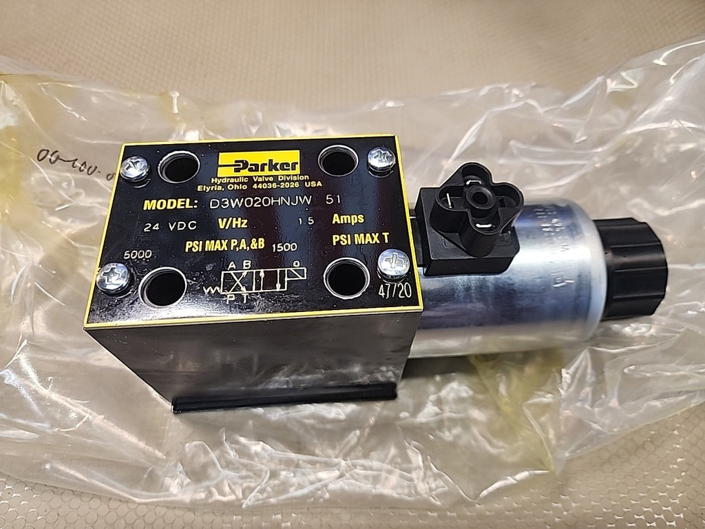 NEW Parker Hydraulic solenoid valve D3W020HNJW51