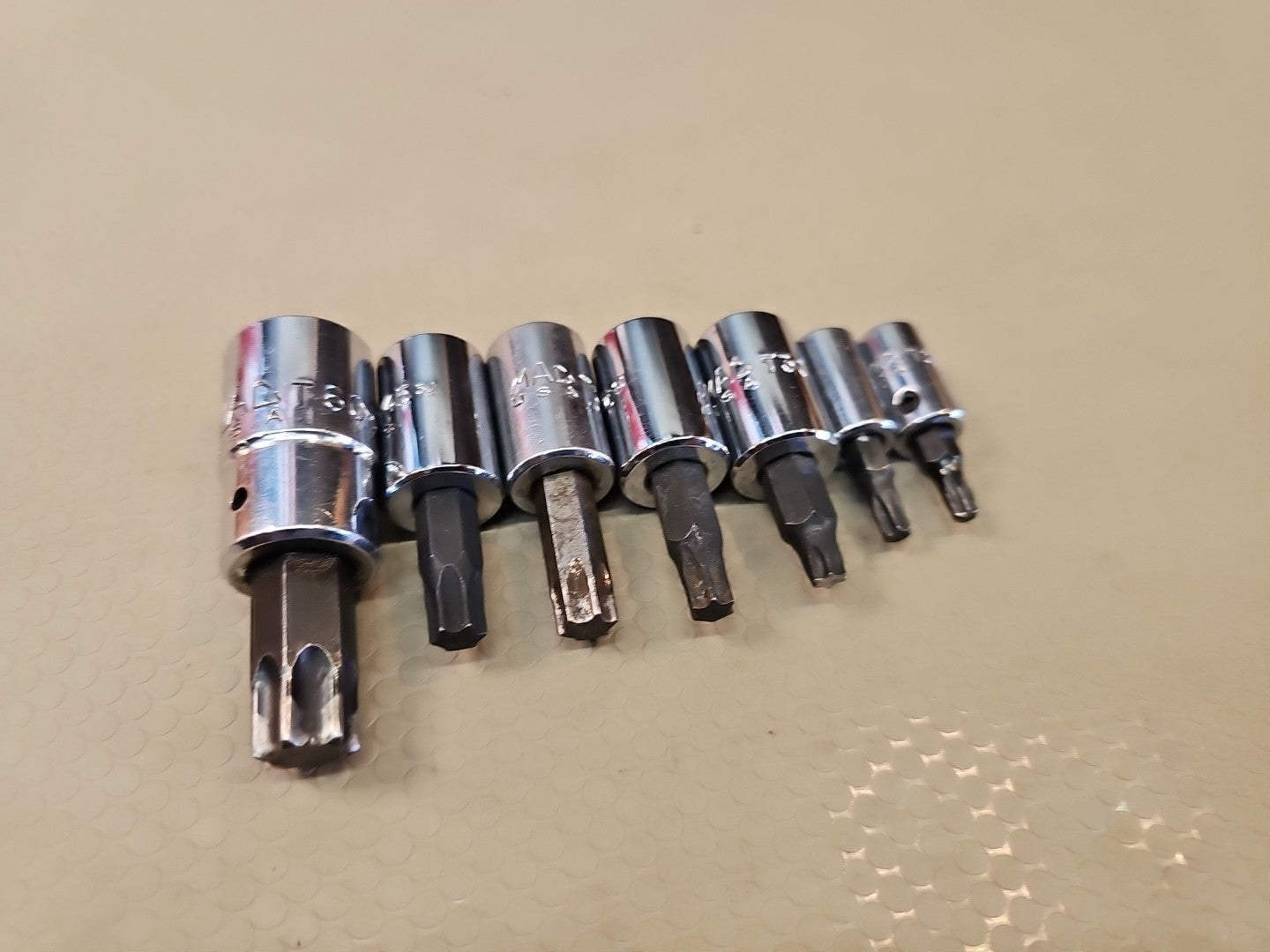 MAC TOOLS 7 PIECE MULTI DRIVE TORX BIT SOCKET DRIVER SET 3/8 DRIVE(T60 IS 1/2")