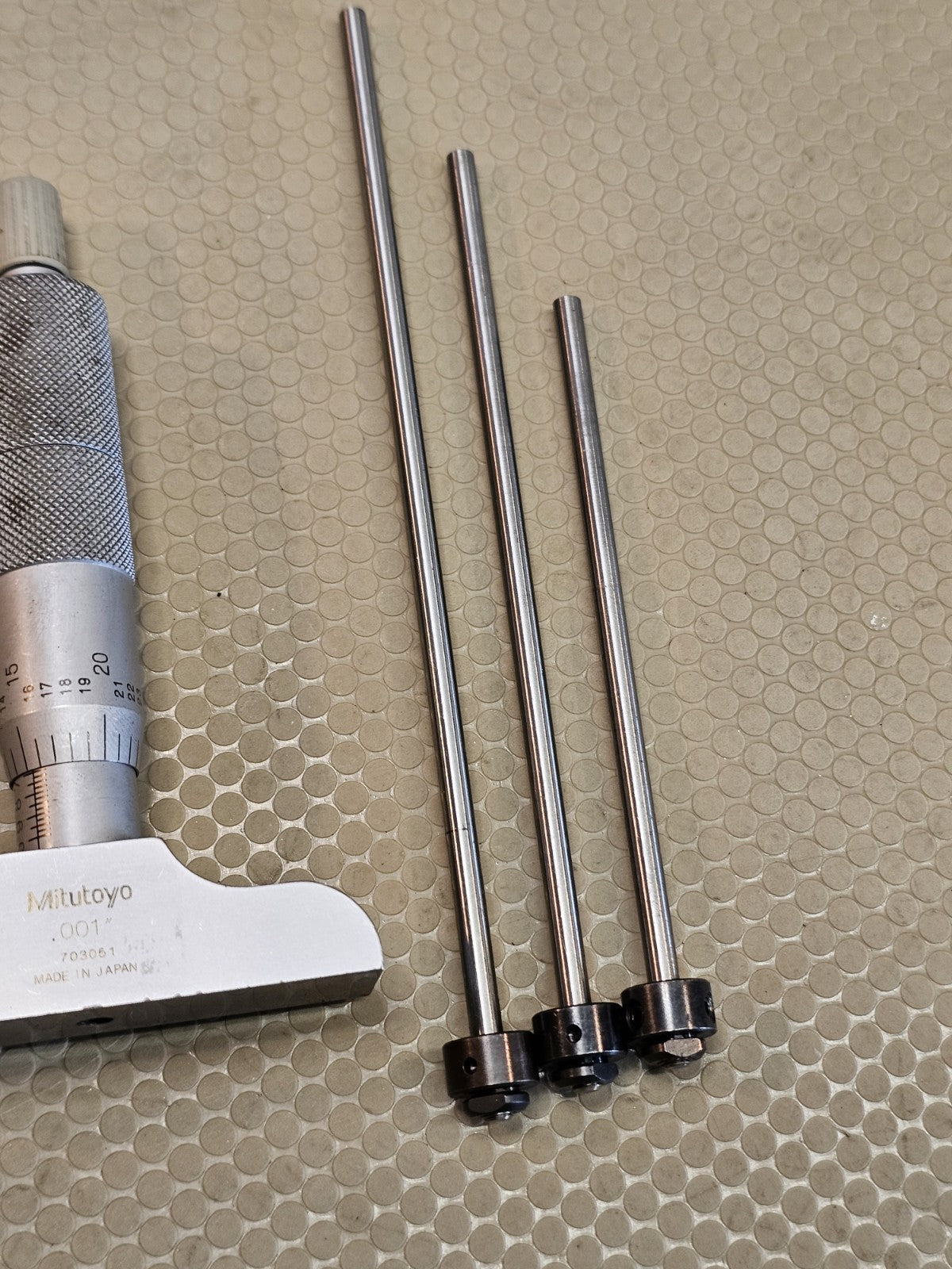 MITUTOYO DEPTH MICROMETER 129-131 2.5 Inch Base with 3 rods MADE IN JAPAN