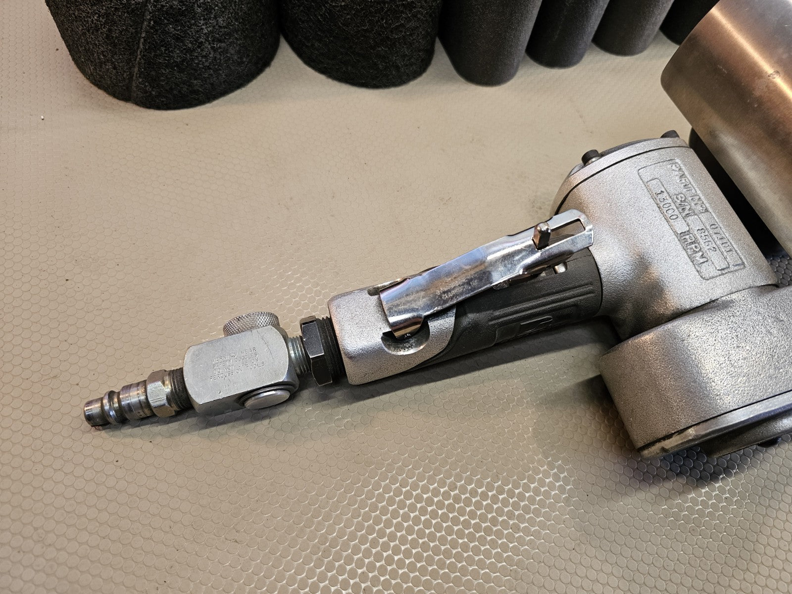 Dynabrade Dynisher 50730 Pneumatic Air Operated Finishing Tool + LOTS OF SANDPAP