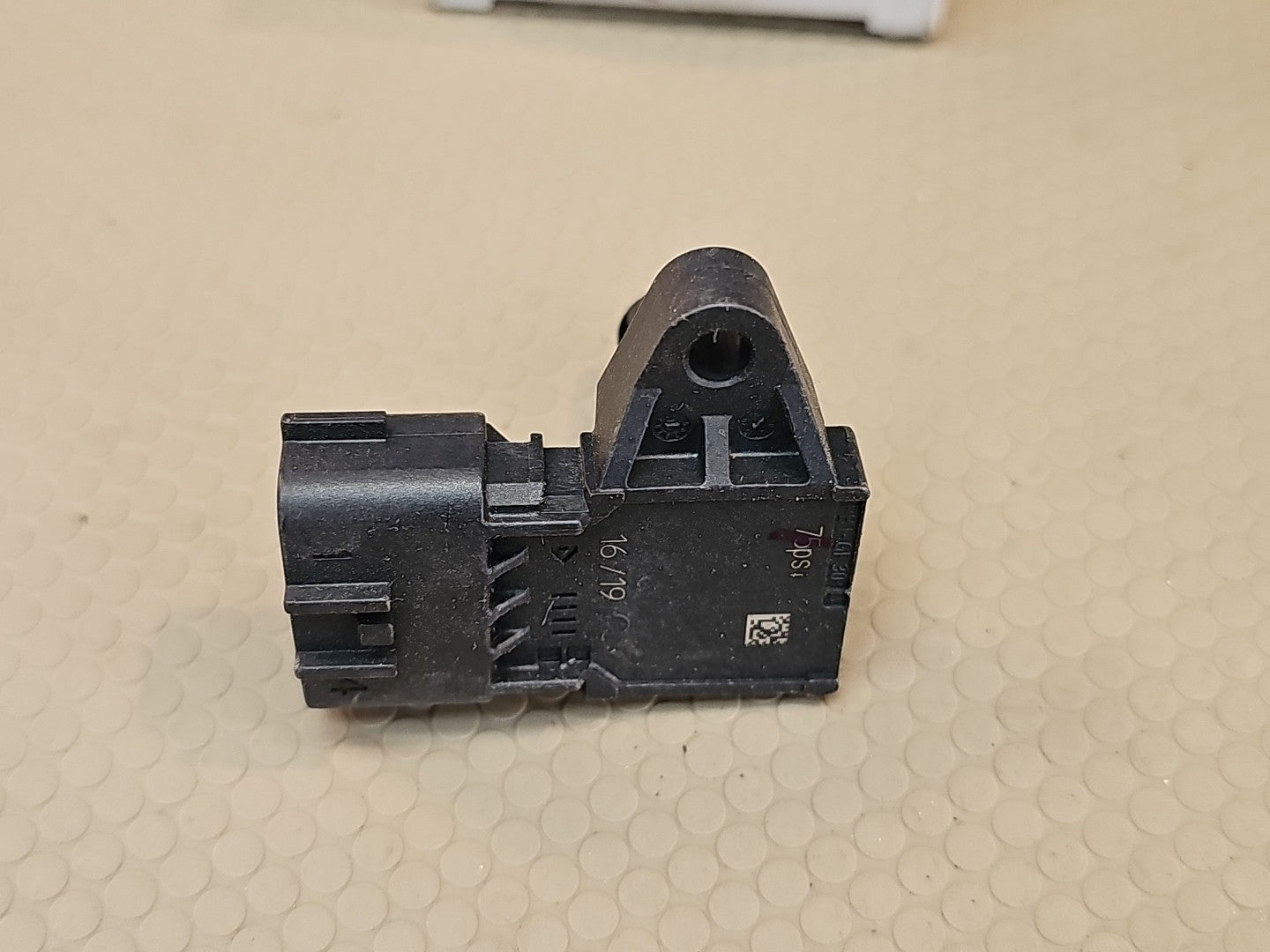 New OEM Genuine Cummins Pressure Temperature Sensor 5698456 2897334