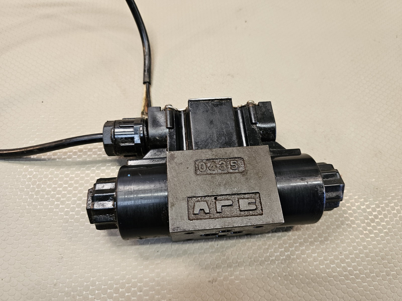 YUKEN BI DIRECTIONAL VALVE DSGX-01-3C4-A100-20 A100