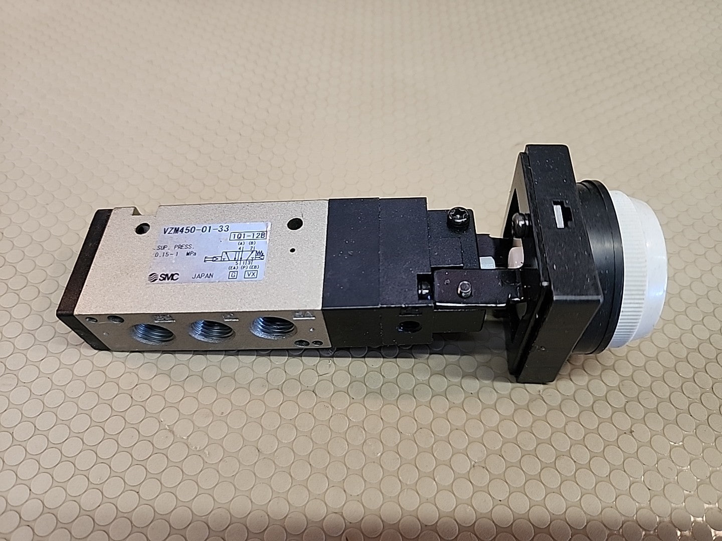 1PCS NEW for SMC VZM450-01-33 solenoid valve  