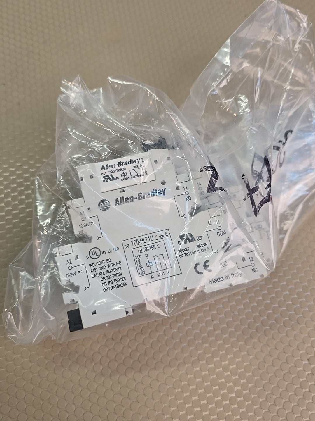 Lot Of 7 ALLEN BRADLEY 700 HLS2Z24 Control Module 700 TBS24 Base 700 TBR24 Relay