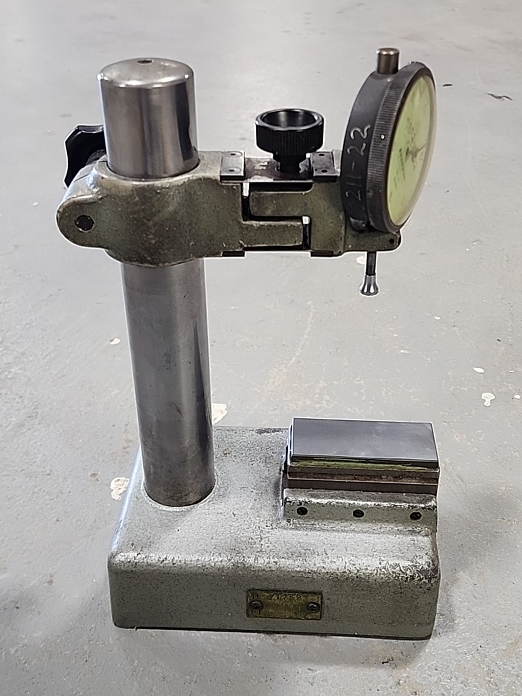 CARY Indicator Stand No 10155 with Federal IDS-183 Dial Indicator