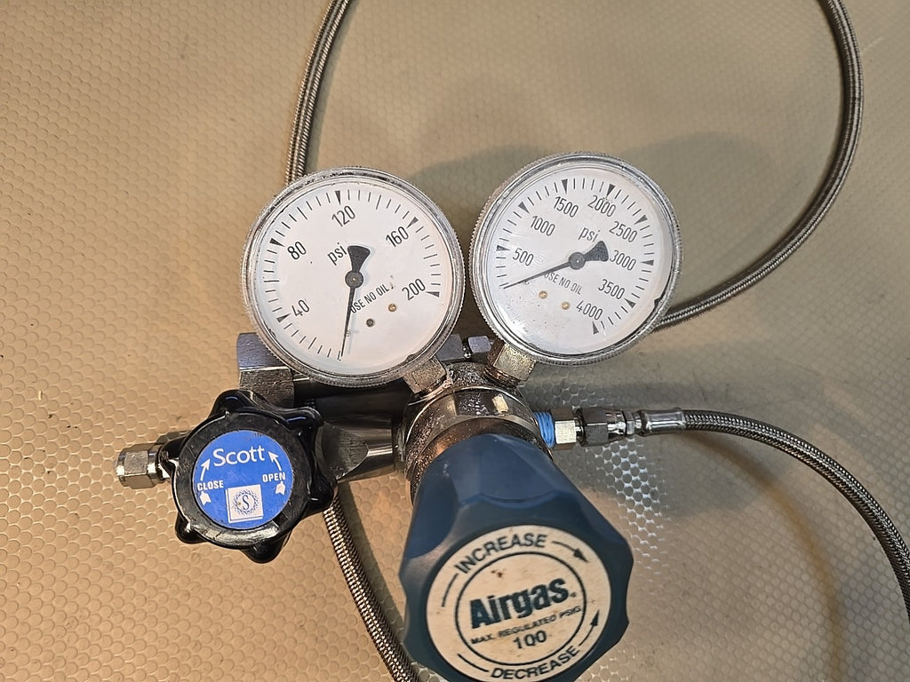 Airgas® Y11-244D, Single Stage Analytical Cylinder Regulator