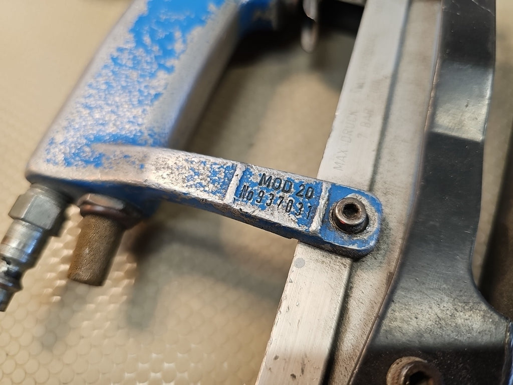 JOSEF KIHLBERG  JK20T777L Pneumatic Plier Stapler w/ Long Magazine *WORKS GREAT*