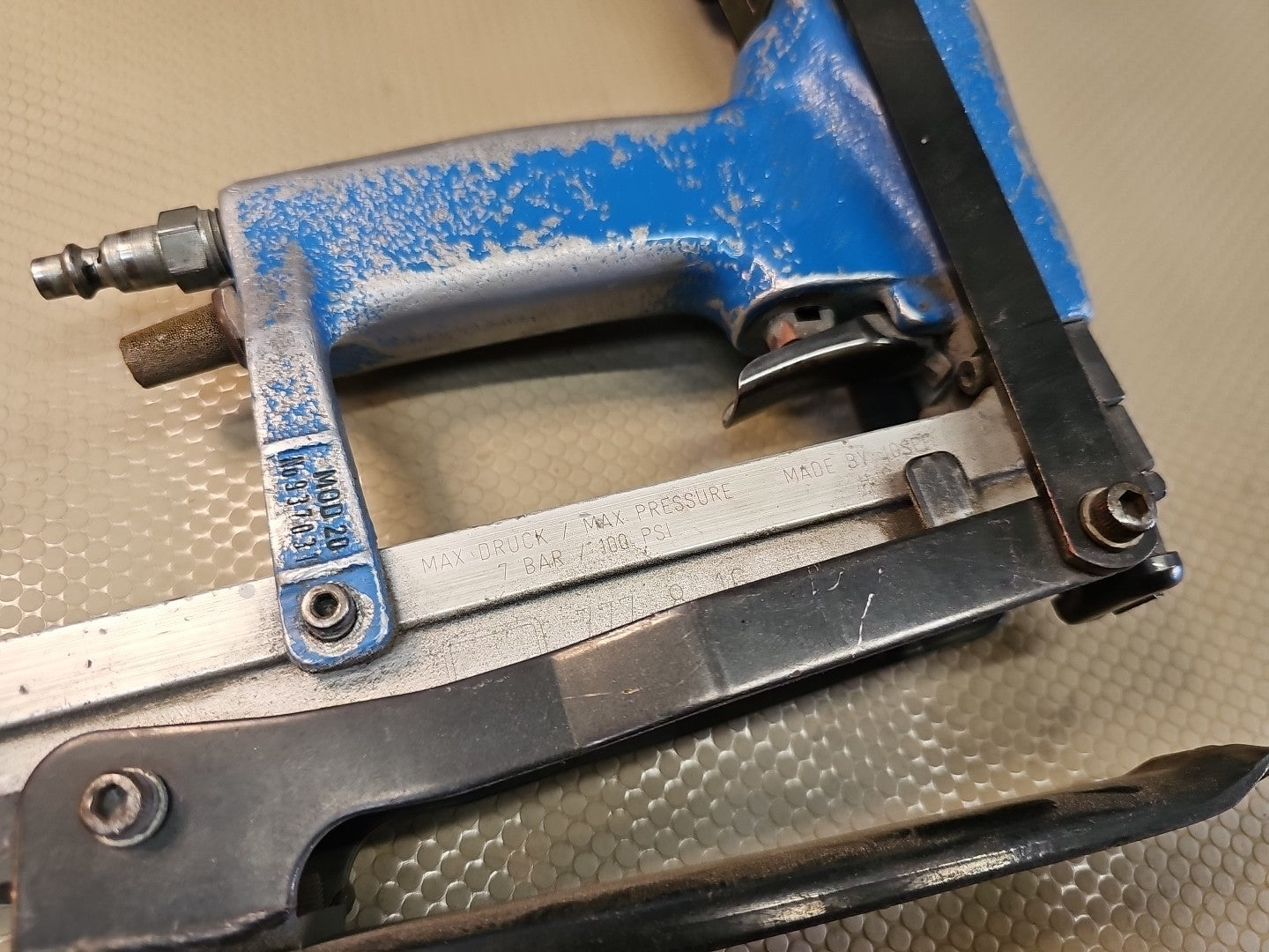 JOSEF KIHLBERG  JK20T777L Pneumatic Plier Stapler w/ Long Magazine *WORKS GREAT*