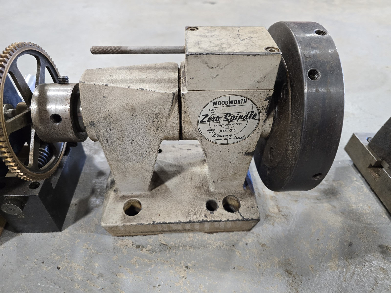 ZERO SOUTHERN GAGE  SYSTEMS SPINDLE FIXTURE MODEL AD-015 - USA Bench CENTER LOT