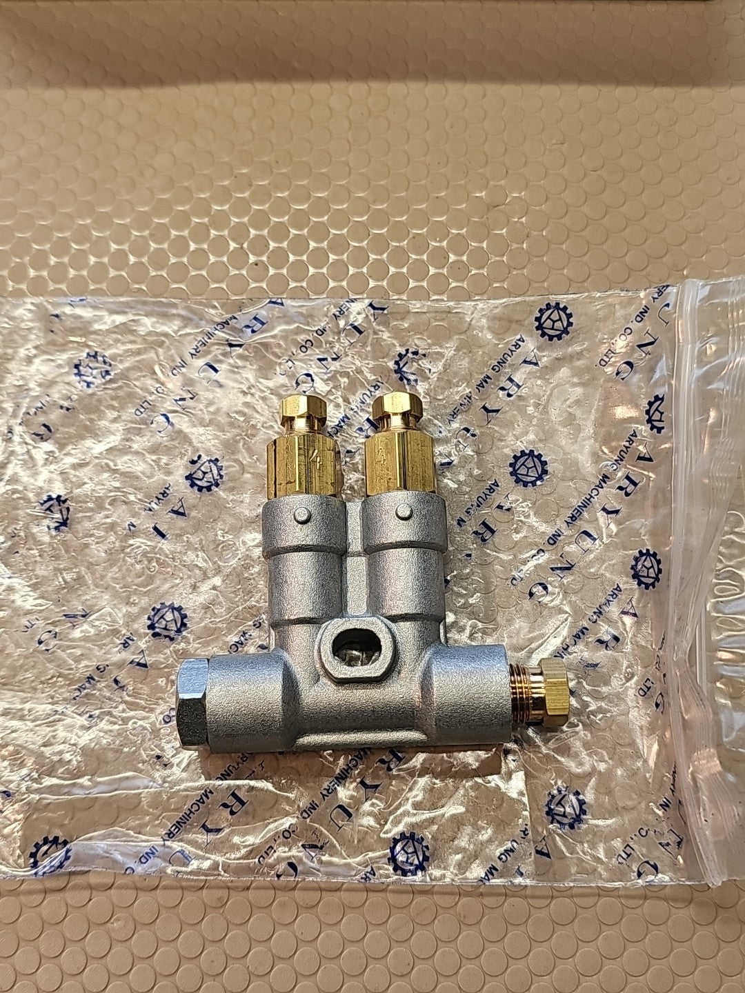 HYUNDAI WIA OEM New For Pressurized Dispenser Oil Drain ARD-342
