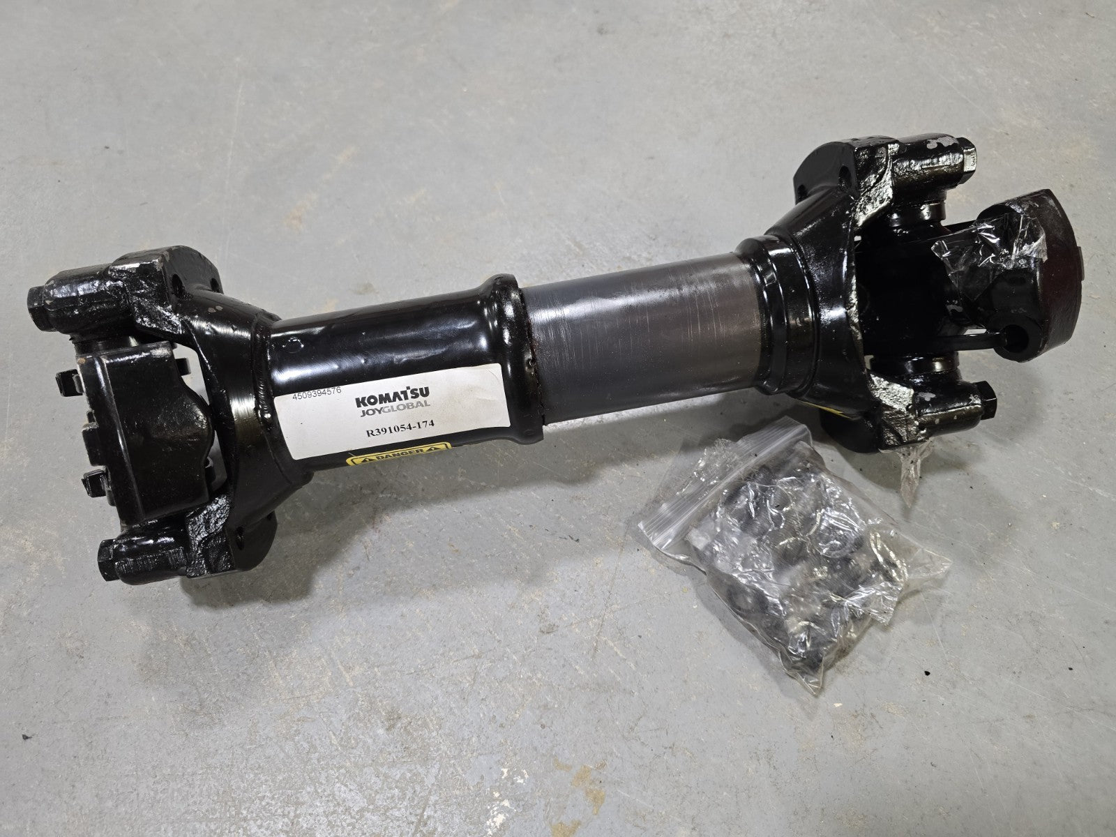NEW OEM Komatsu CARDAN SHAFT R391054-174 LT-270 Joy Global MINING RIG