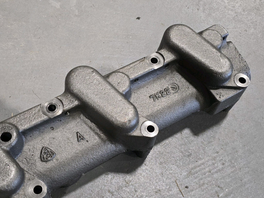 International DT466E Diesel Engine Fuel Injection Rail, 1832477C2, 1832479C2