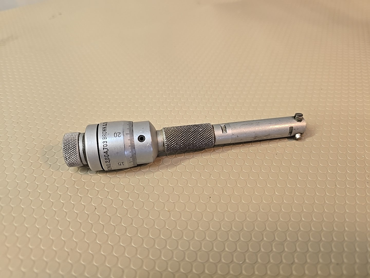 Brown & Sharpe No. 281 Internal Bore Micrometer Range 0.500"- 0.600” Holtest
